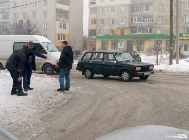 Аварія в Луцьку: пішохід «вліз» під колеса авто