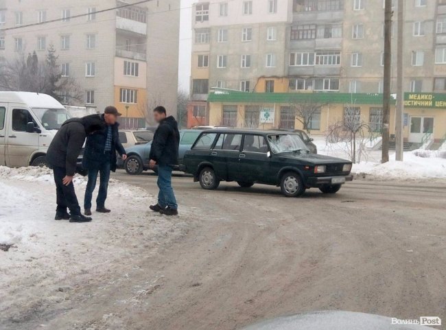 Аварія в Луцьку: пішохід «вліз» під колеса авто