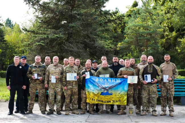 Волинським поліцейським-добровольцям, які захищають Україну, вручили відзнаки