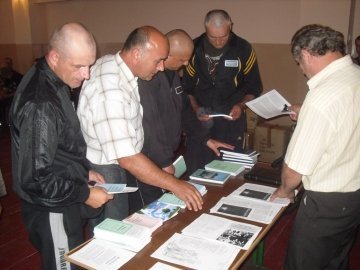 Німецькі душпастирі передали в колонії фарби і одяг