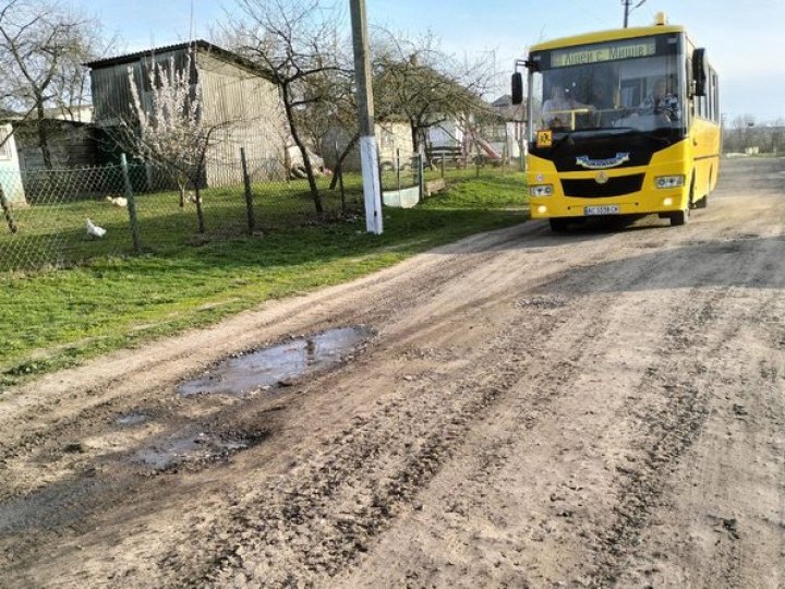 Коли відремонтують дорогу між селами Мишів та Іванівка на Волині