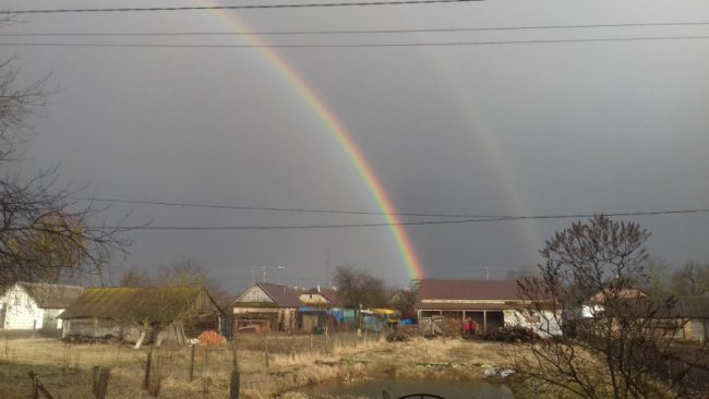 У волинському селищі небо заполонили веселки. ФОТОФАКТ