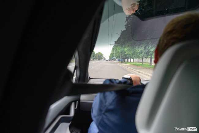 У Луцьку відкрили перший сервіс з продажу електромобілів*