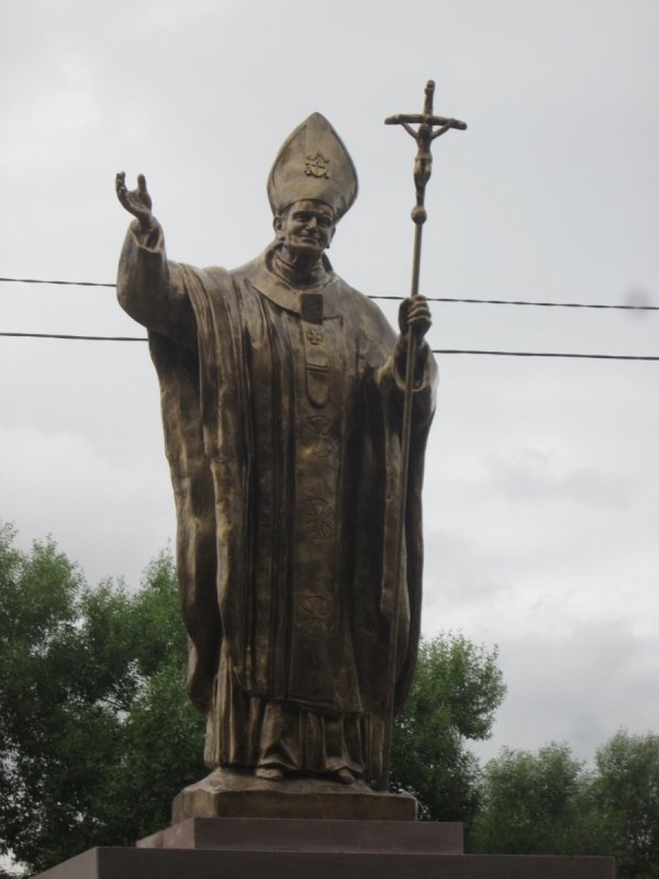 В Україні відкрили пам'ятник Івану Павлу ІІ. ФОТО