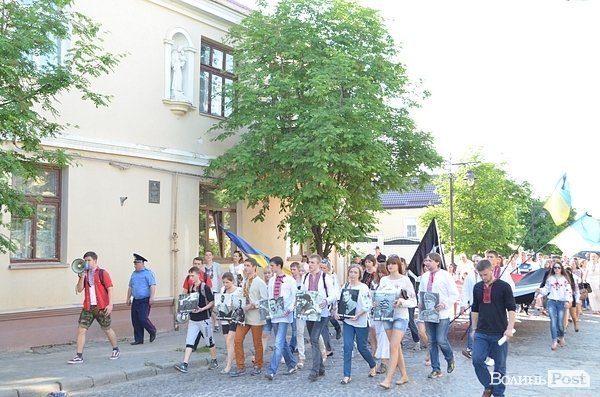 У Луцьку – марш вишиванок. ФОТО