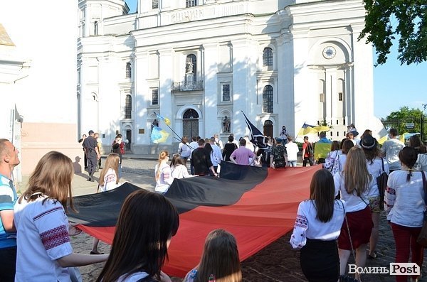 У Луцьку – марш вишиванок. ФОТО