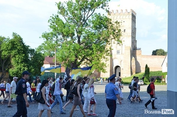 У Луцьку – марш вишиванок. ФОТО