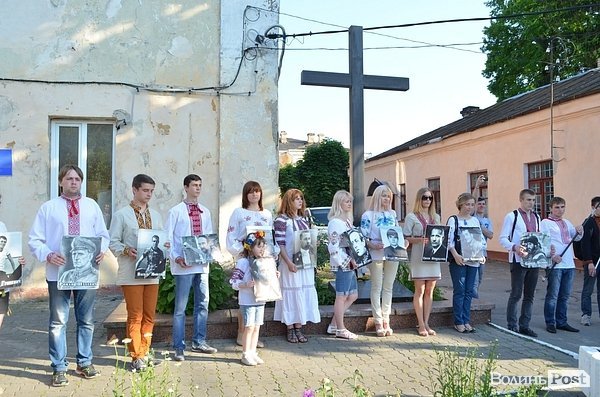 У Луцьку – марш вишиванок. ФОТО