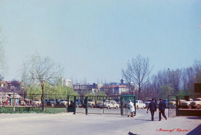 На місці Старого ринку в середині 70-х була парковка. РЕТРОФОТО
