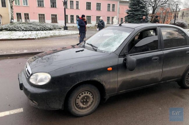 У Нововолинську автівка збила двох пішоходів. ФОТО