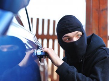 Рівнянин у Луцьку заробляв викраденням автівок