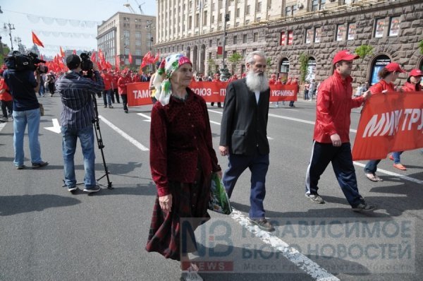 У Києві пакують в автозаки противників комуністів. ФОТО. ВІДЕО