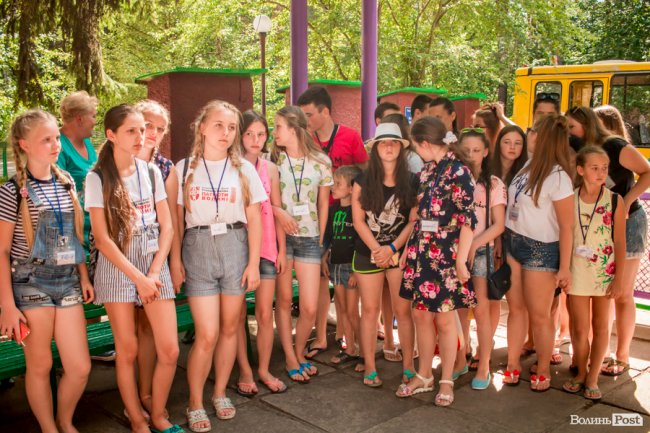 Незабутні знайомства і розваги: як діти з Луганщини провели день у таборі на Світязі. ФОТО