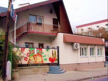 Розповіли, чому у центрі Луцька закрили популярну піцерію