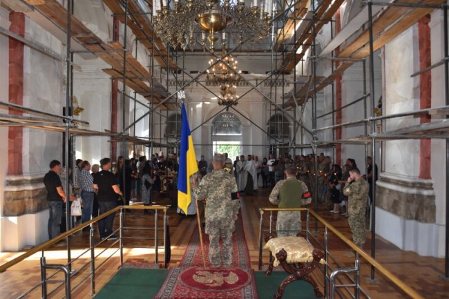 Луцьк у скорботі: поховали воїна Юрія Петровського