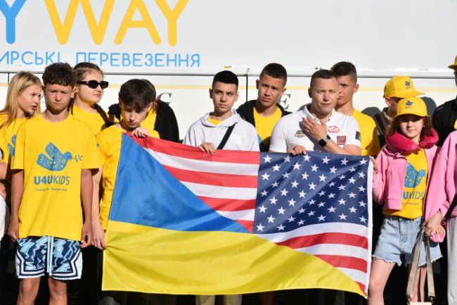 Діти загиблих Героїв та зниклих безвісти з Луцької громади вирушили на відпочинок до США