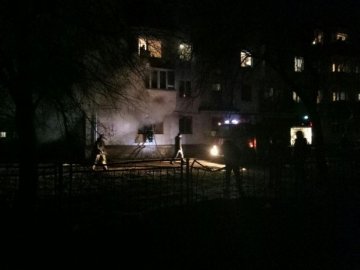 Із охопленої полум’ям квартири в Луцьку винесли людину, - ЗМІ