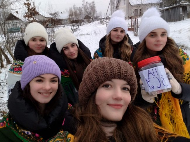 «Аж голоси сіли»: волинські колядники зібрали 700 тисяч для ЗСУ