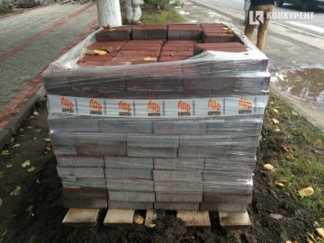 На центральному проспекті Луцька крадуть бруківку 