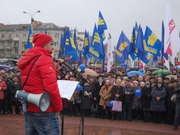 Євромайдан у Луцьку: людей кличуть на мітинг під міськрадою. ФОТО 
