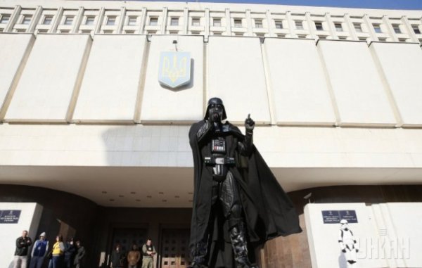 Дарт Вейдер штурмував ЦВК. ФОТО