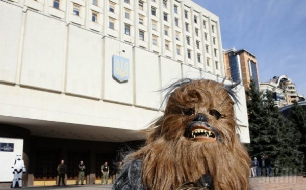 Дарт Вейдер штурмував ЦВК. ФОТО