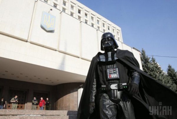 Дарт Вейдер штурмував ЦВК. ФОТО