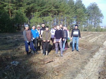 На Волині весняна толока: від сміття прибирали ліс