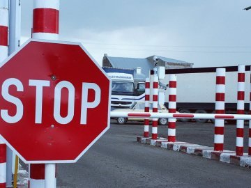 У чергах на кордоні з Польщею – 240 автівок