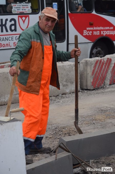 «До закінчення ремонту мосту біля «Там-Таму» ще далеко», - робітники. ФОТО