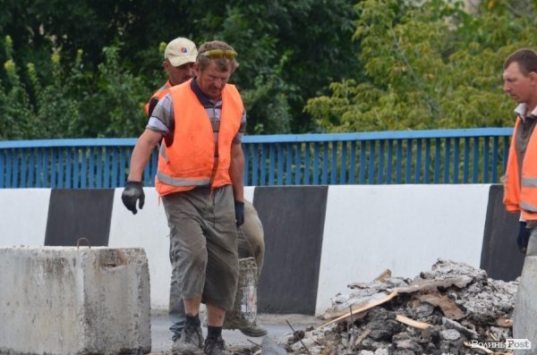 «До закінчення ремонту мосту біля «Там-Таму» ще далеко», - робітники. ФОТО