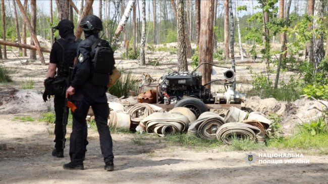 Знищили понад 700 дерев: на Рівненщині викрили масштабний нелегальний видобуток бурштину