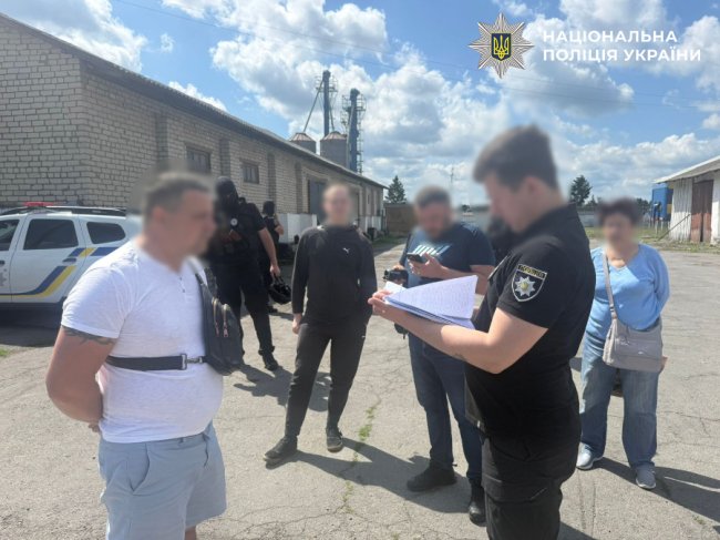 Знищили понад 700 дерев: на Рівненщині викрили масштабний нелегальний видобуток бурштину