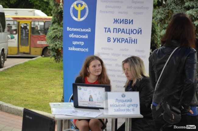 Від мініатюрних тістечок до величезних гойдалок: у центрі Луцька – свято професійної освіти. ФОТО