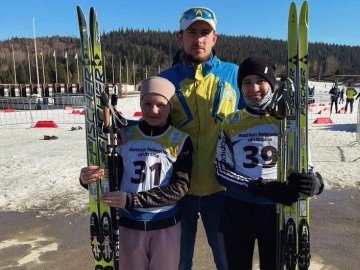 На Волині чемпіон з Харкова навчає дітей біатлону. ВІДЕО