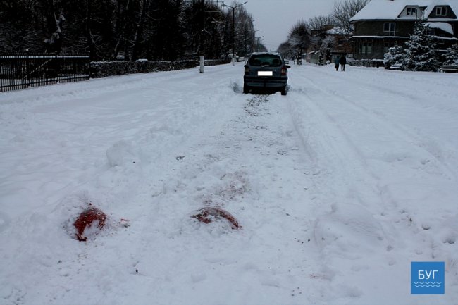 Аварія на Волині: Opel протаранив обмежувачі руху