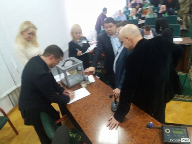 Позачергова сесія Луцької міськради. ЯК ЦЕ БУЛО