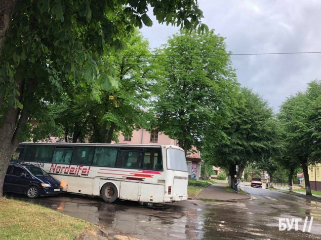 Аварія на Волині: зіткнулися автобус та легковик. ФОТО