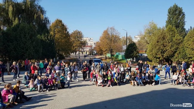 Як у луцькій школі №22 відзначали патріотичне свято. ФОТО