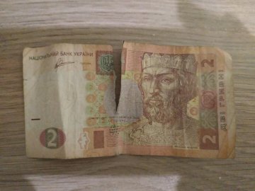 «Йди пішки»: водій луцької маршрутки відмовився везти дитину через надірвану купюру