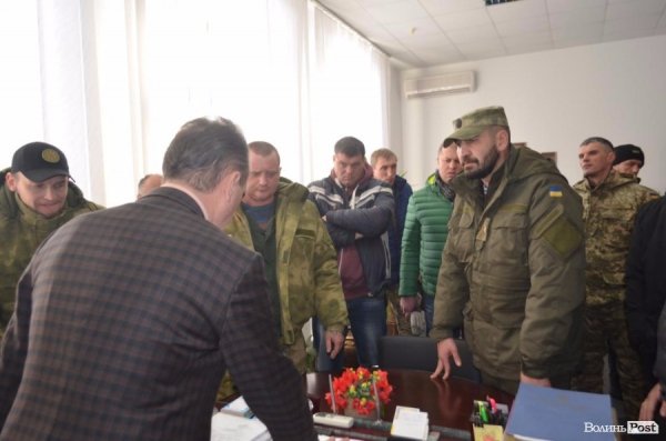 Волинські активісти завітали до найбагатших декларантів