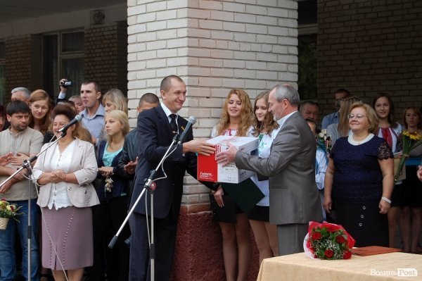 Луцькі депутати Яручик і Ткачук вітали першачків із Днем знань. ФОТО*