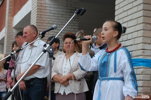 Луцькі депутати Яручик і Ткачук вітали першачків із Днем знань. ФОТО*