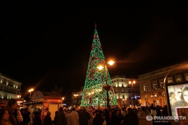 Європейські столиці уже «вдягнули» новорічні вогні. ФОТО