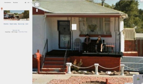 Батьки хлопця померли, але він до цих пір може побачити їх в Google Maps