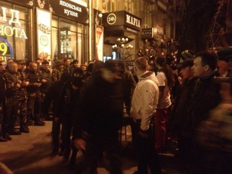 У центрі Києва - перестрілка. Є поранені. ФОТО. ОНОВЛЕНО