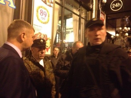 У центрі Києва - перестрілка. Є поранені. ФОТО. ОНОВЛЕНО