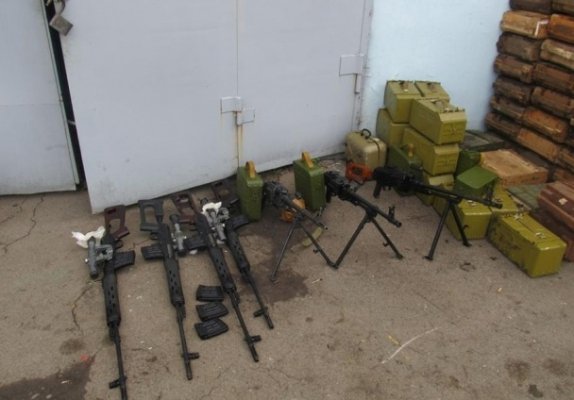 На кордоні затримали терористів, які везли в Україну багато зброї. ФОТО