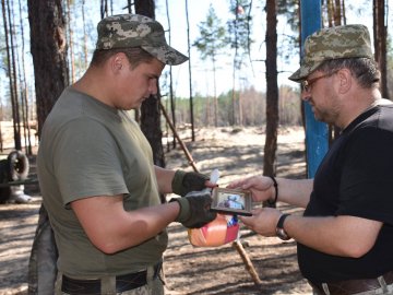 Волинські священики встановили на передовій символ віри