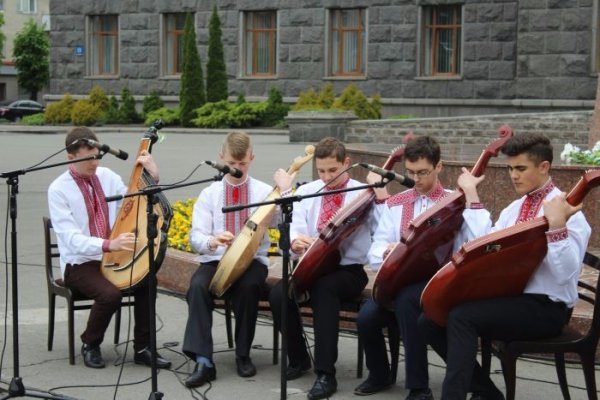 У Луцьку віддали шану Великому Кобзарю. ФОТО